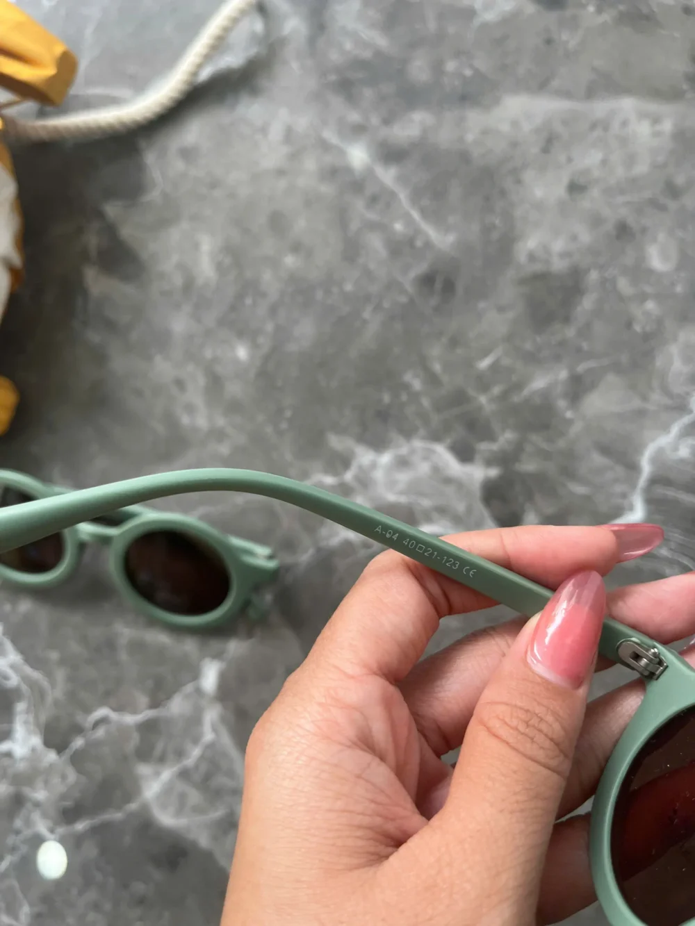 Set 4 món 2 kính râm và 2 túi nhỏ cho bé gái Zara và handmade - Ảnh 6