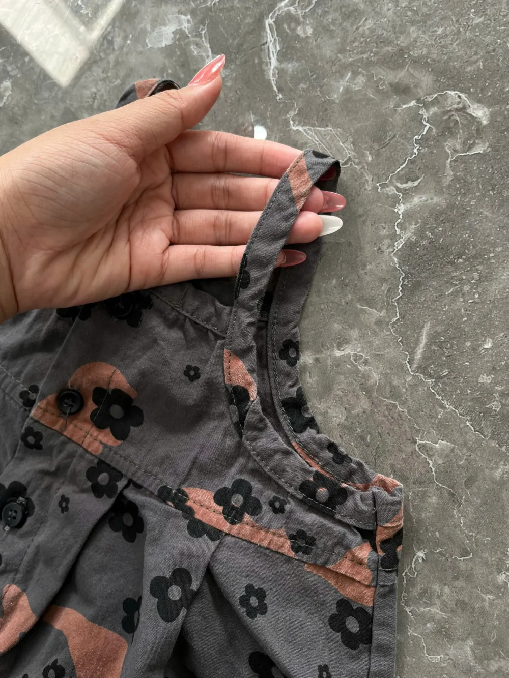 Jumpsuit Hai Dây Hoạ Tiết Hoa cho Bé Gái Mùa Hè màu xám đen Korean brand - Ảnh 3