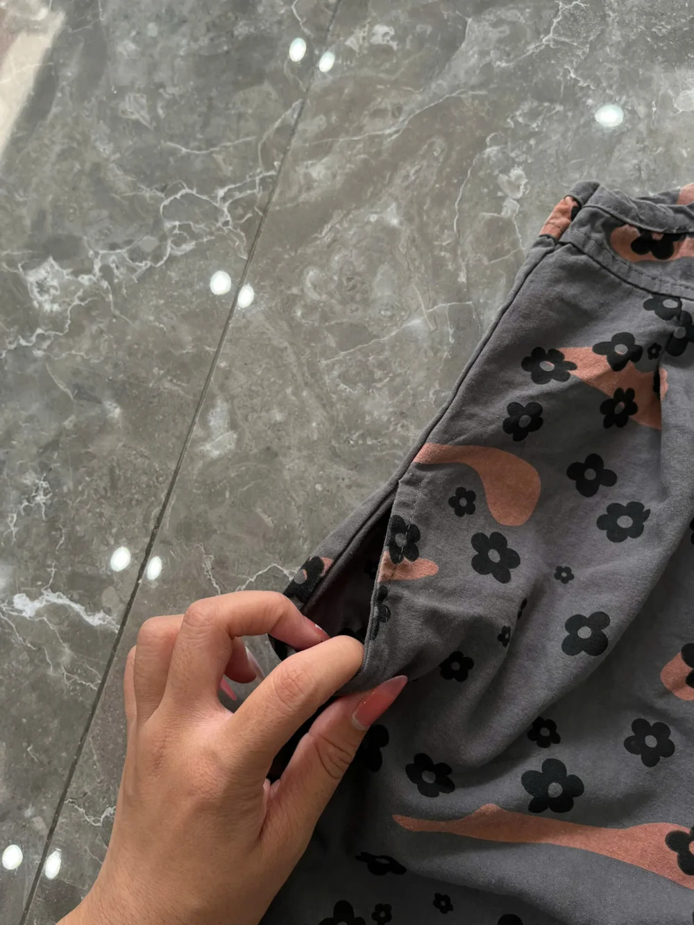 Jumpsuit Hai Dây Hoạ Tiết Hoa cho Bé Gái Mùa Hè màu xám đen Korean brand - Ảnh 4
