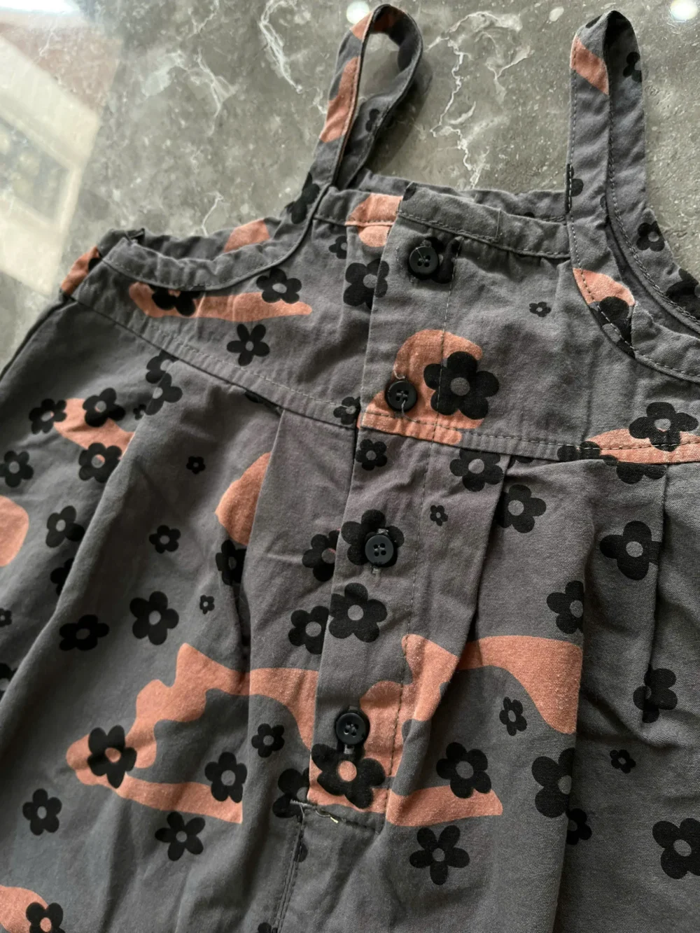 Jumpsuit Hai Dây Hoạ Tiết Hoa cho Bé Gái Mùa Hè màu xám đen Korean brand - Ảnh 5