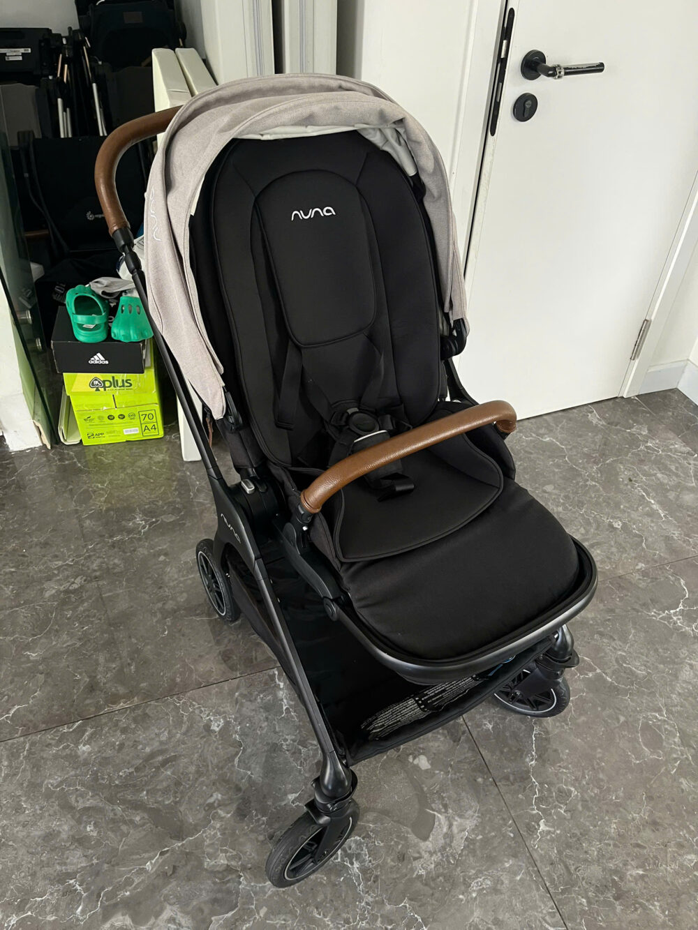 Xe đẩy Nuna triv màu xám nhạt khung đen - Ảnh 8