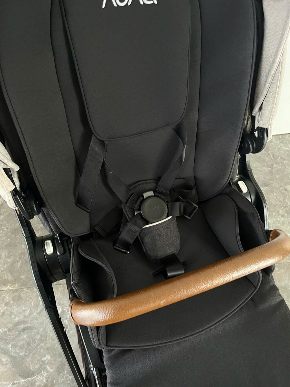 Xe đẩy Nuna triv màu xám nhạt khung đen - Ảnh 9