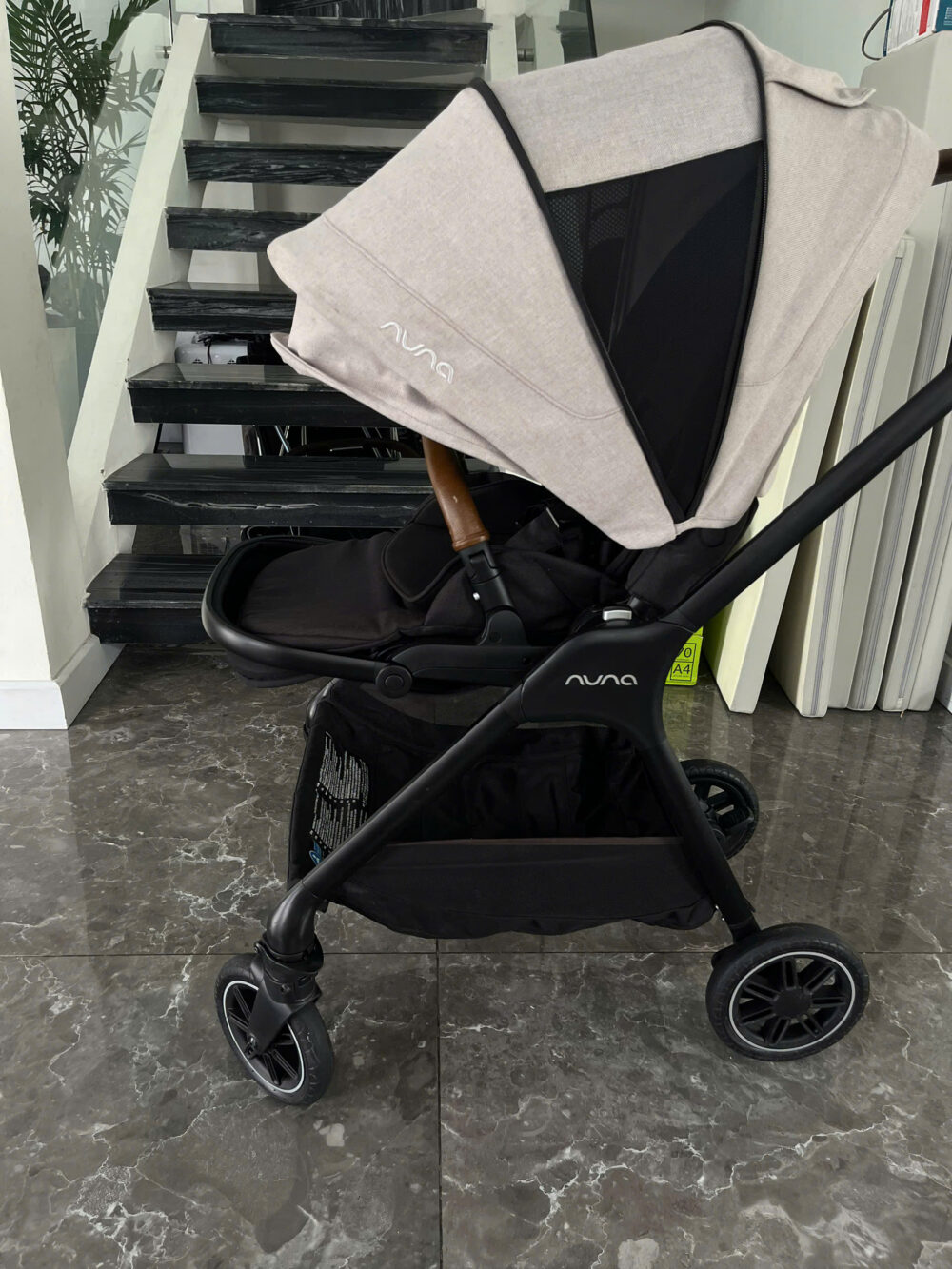 Xe đẩy Nuna triv màu xám nhạt khung đen - Ảnh 13