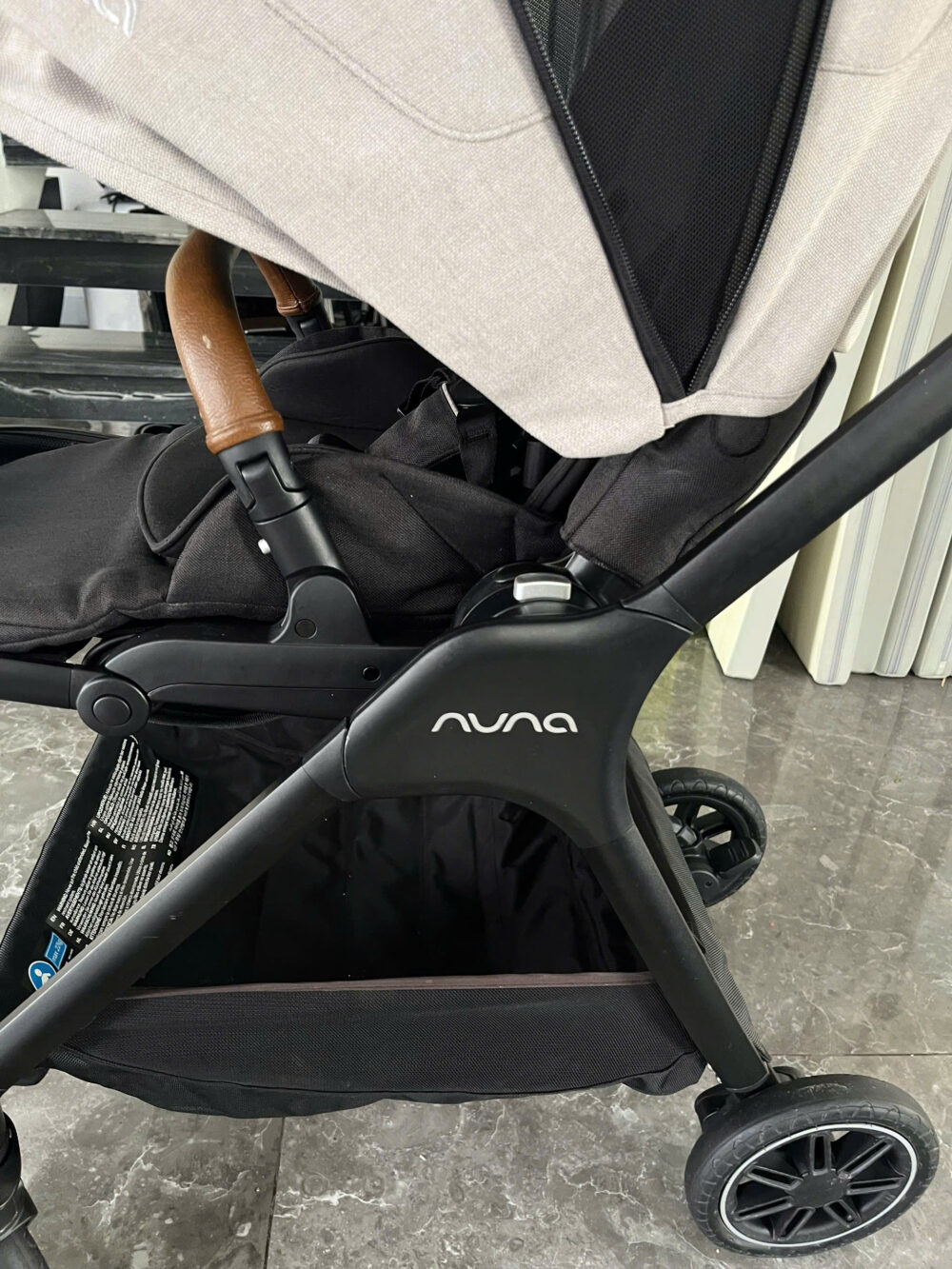 Xe đẩy Nuna triv màu xám nhạt khung đen - Ảnh 15