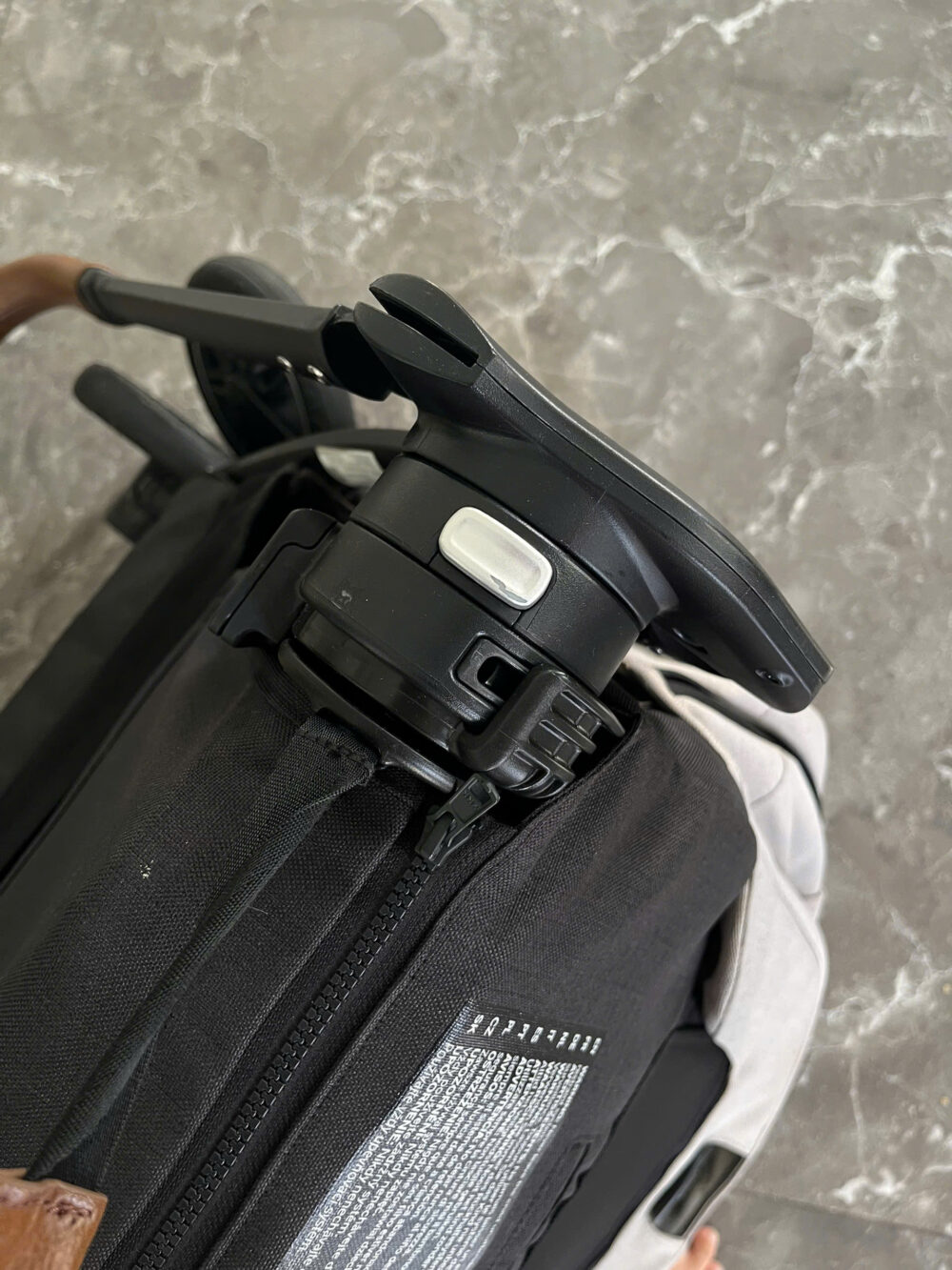 Xe đẩy Nuna triv màu xám nhạt khung đen - Ảnh 6