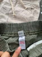 Set 2 quần shorts nilen cho bé trai màu kem & rêu (3 đến 4 tuổi) - Ảnh 2
