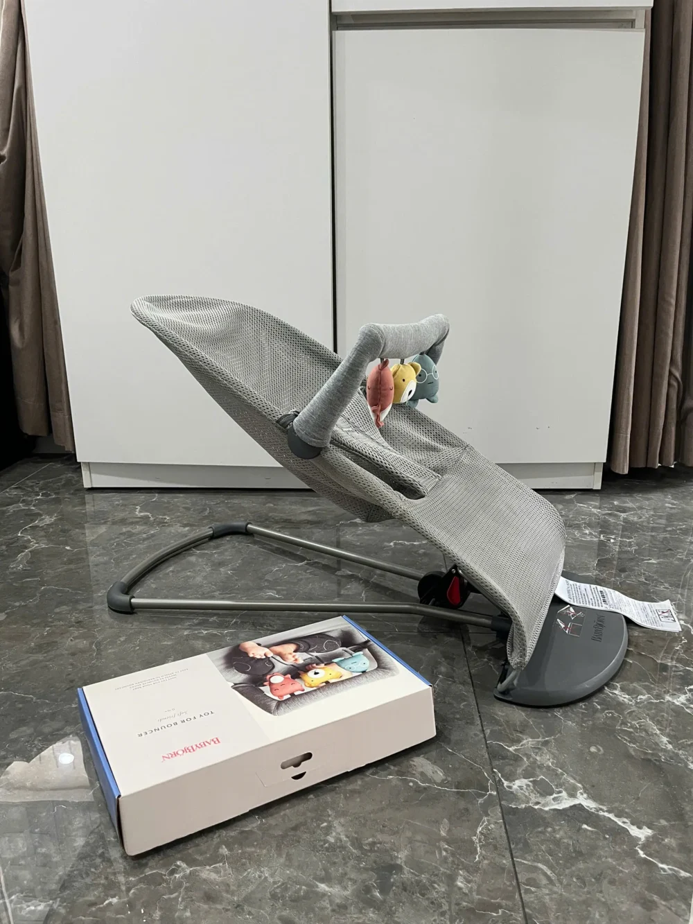Ghế rung Baby Bjorn vải air mesh màu xám nhạt kèm thanh đồ chơi (no box) 0- 18 tháng tối đa 13kg - Ảnh 11