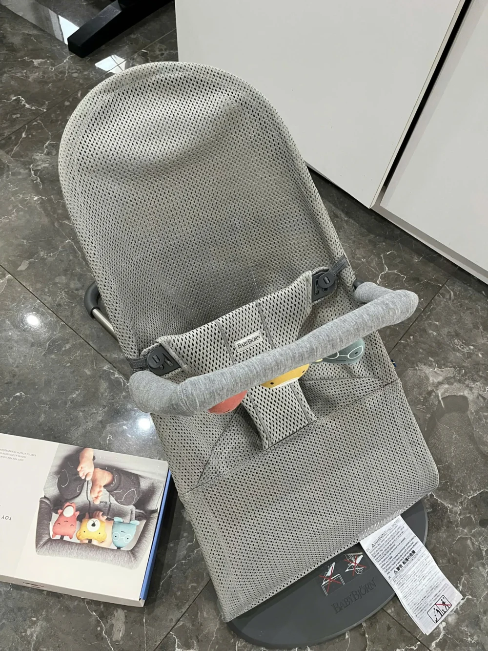Ghế rung Baby Bjorn vải air mesh màu xám nhạt kèm thanh đồ chơi (no box) 0- 18 tháng tối đa 13kg - Ảnh 12
