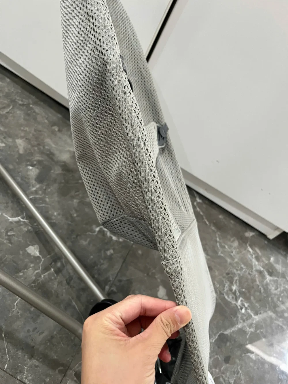 Ghế rung Baby Bjorn vải air mesh màu xám nhạt kèm thanh đồ chơi (no box) 0- 18 tháng tối đa 13kg - Ảnh 18