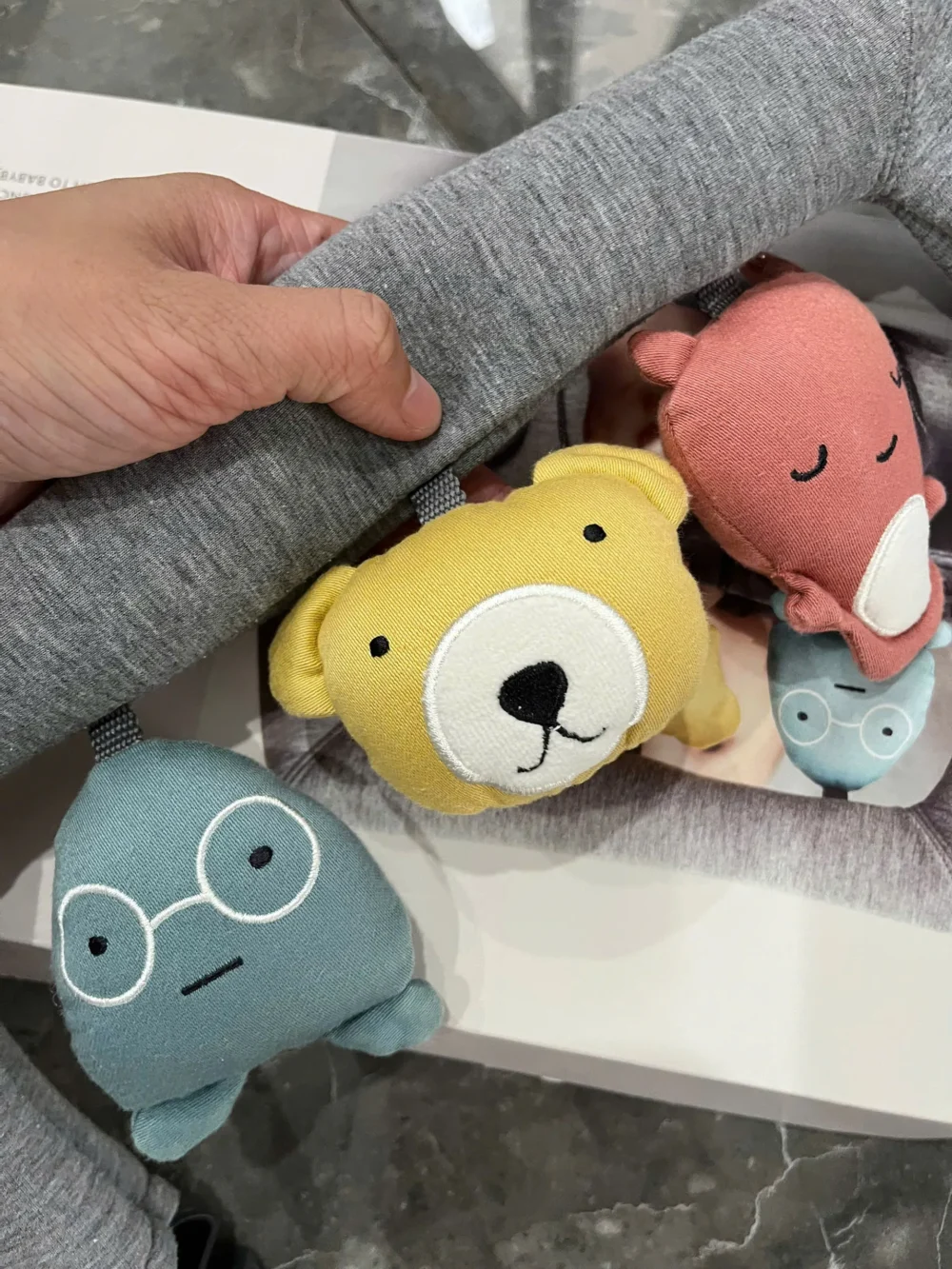 Ghế rung Baby Bjorn vải air mesh màu xám nhạt kèm thanh đồ chơi (no box) 0- 18 tháng tối đa 13kg - Ảnh 5
