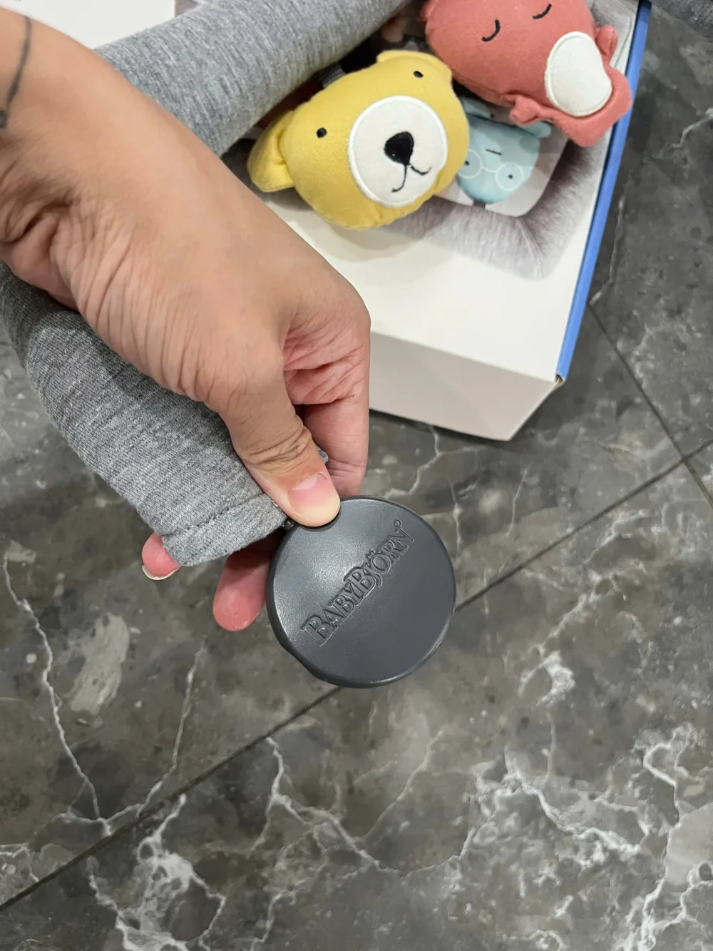 Ghế rung Baby Bjorn vải air mesh màu xám nhạt kèm thanh đồ chơi (no box) 0- 18 tháng tối đa 13kg - Ảnh 9