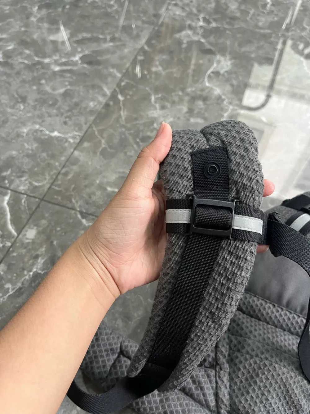 Địu Ergo baby Omni Breeze màu xám đậm (còn box) 0-4 tuổi tối đa 22kg - Ảnh 2