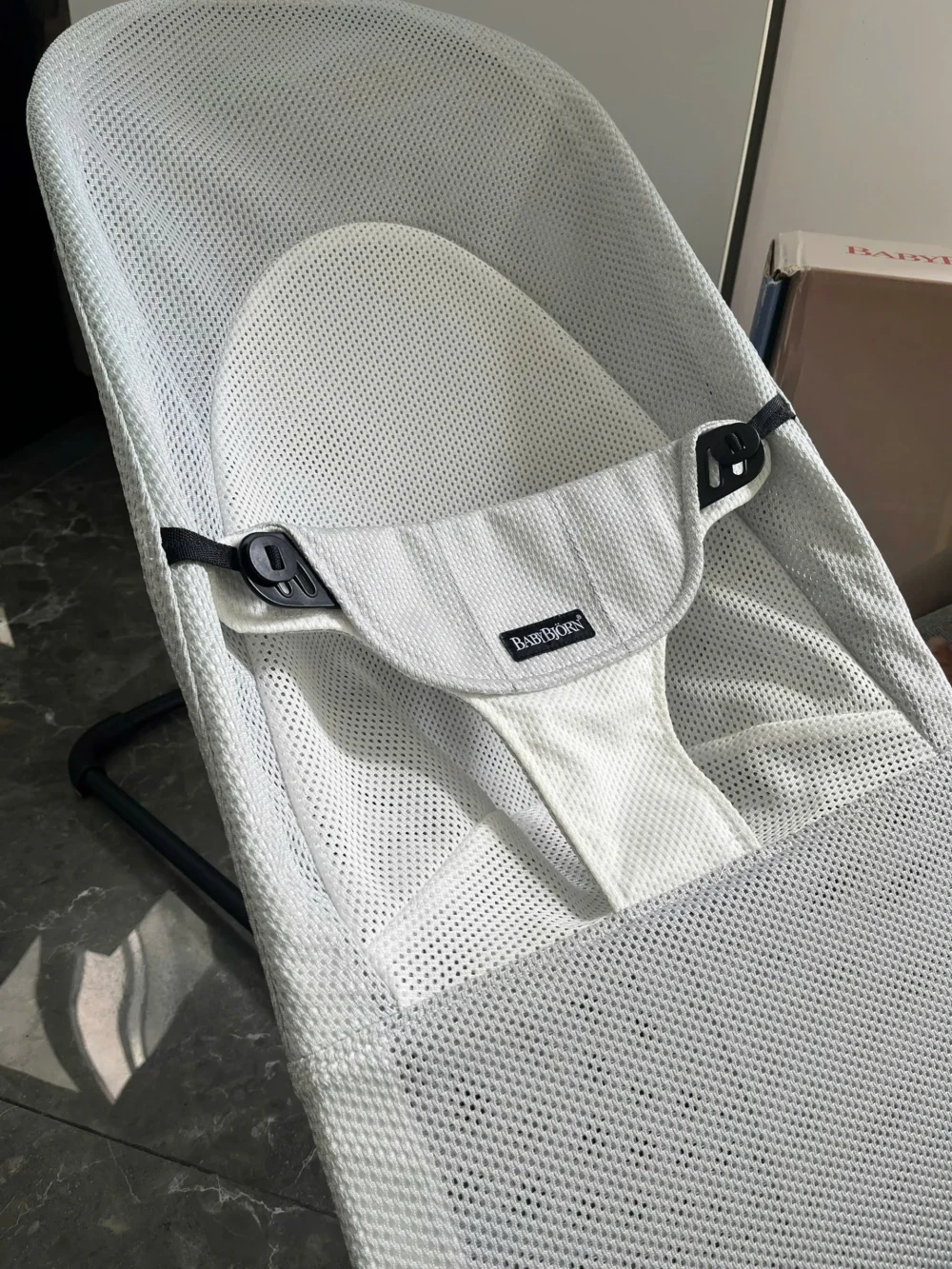 Ghế rung Baby Bjorn vải air mesh màu xám trắng (còn box & dustbag) 0-18M tối đa 13kg - Ảnh 9