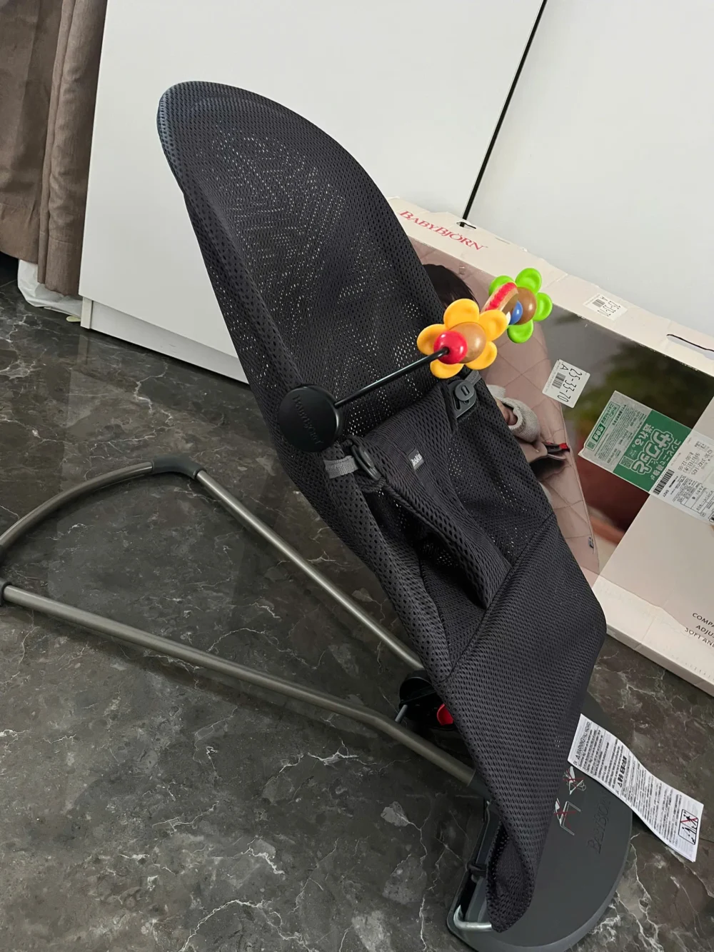Ghế rung Baby Bjorn vải air mesh màu đen xám & thanh đồ chơi hãng (còn box) 0-18M tối đa 13kg - Ảnh 4