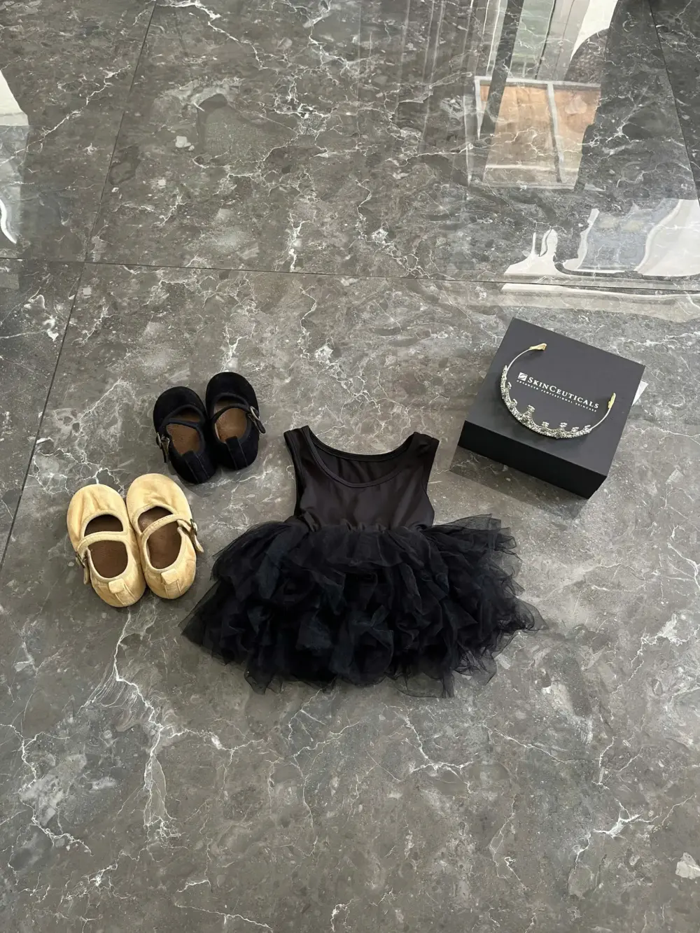 Set váy ba lê Dolly của Le Petit Tom (tặng kèm 2 giày nhung cho bé size 14cm & 16cm và vương miện hoá trang) - Ảnh 5