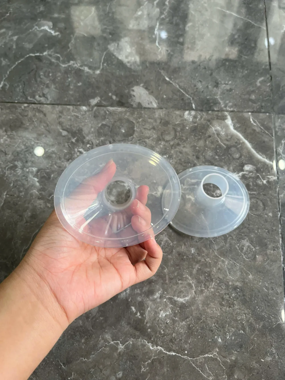 Máy hút sữa Medela Pump In Style Max Flow tặng kèm áo hút sữa (full box) - Ảnh 9