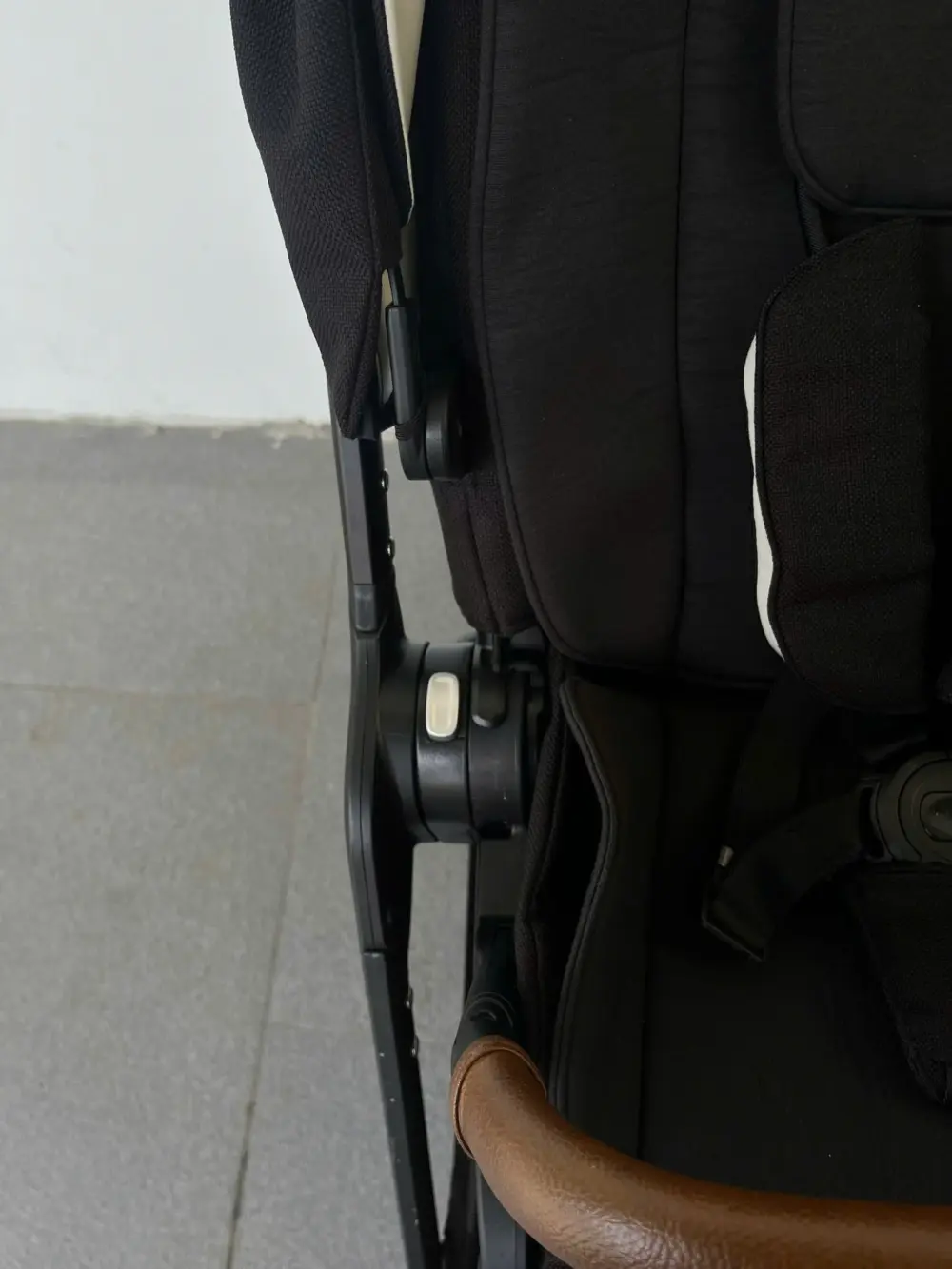 Xe đẩy Nuna triv màu đen khung đen 0-4 tuổi tối đa 22kg - Ảnh 12