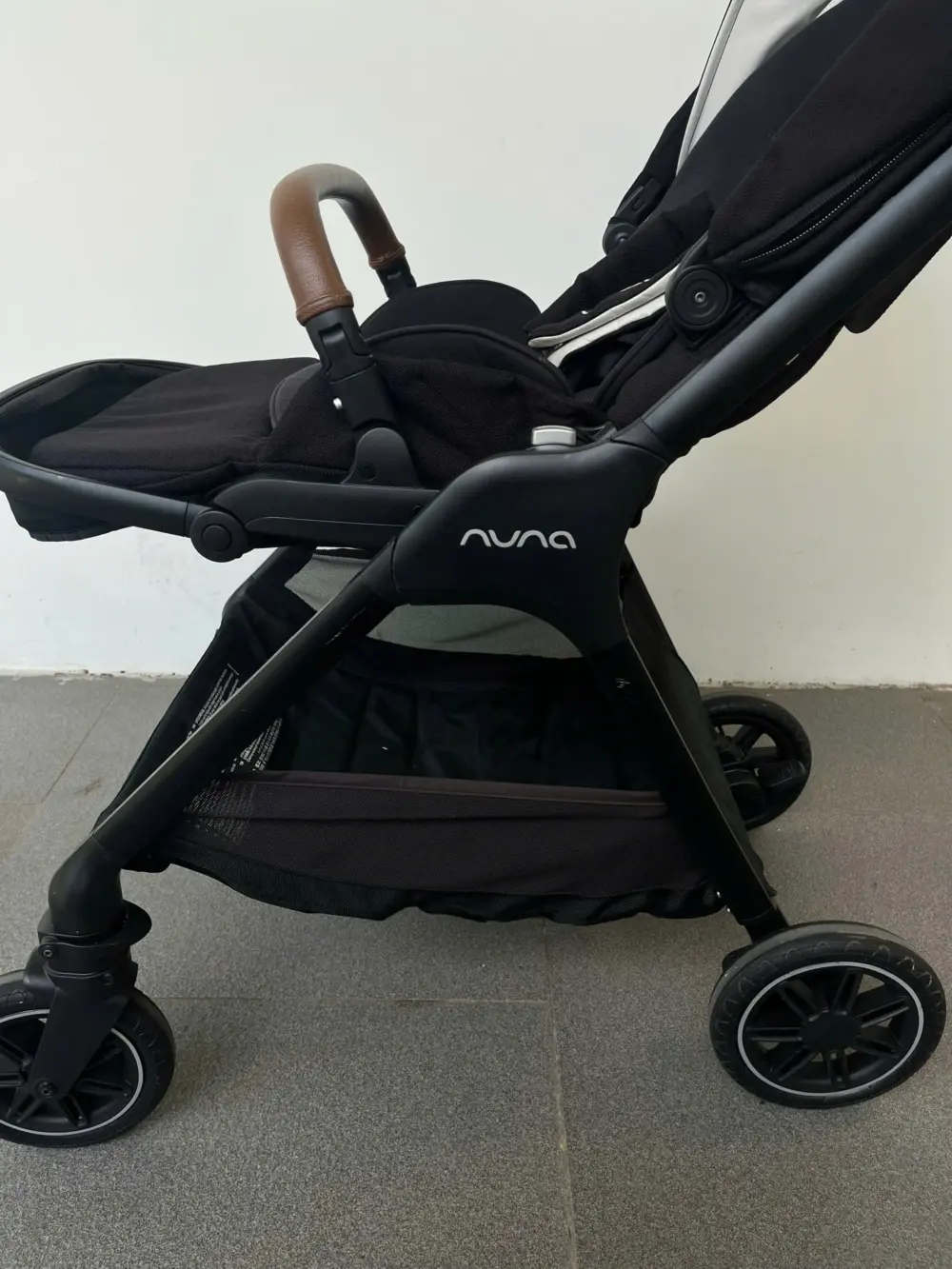 Xe đẩy Nuna triv màu đen khung đen 0-4 tuổi tối đa 22kg - Ảnh 13