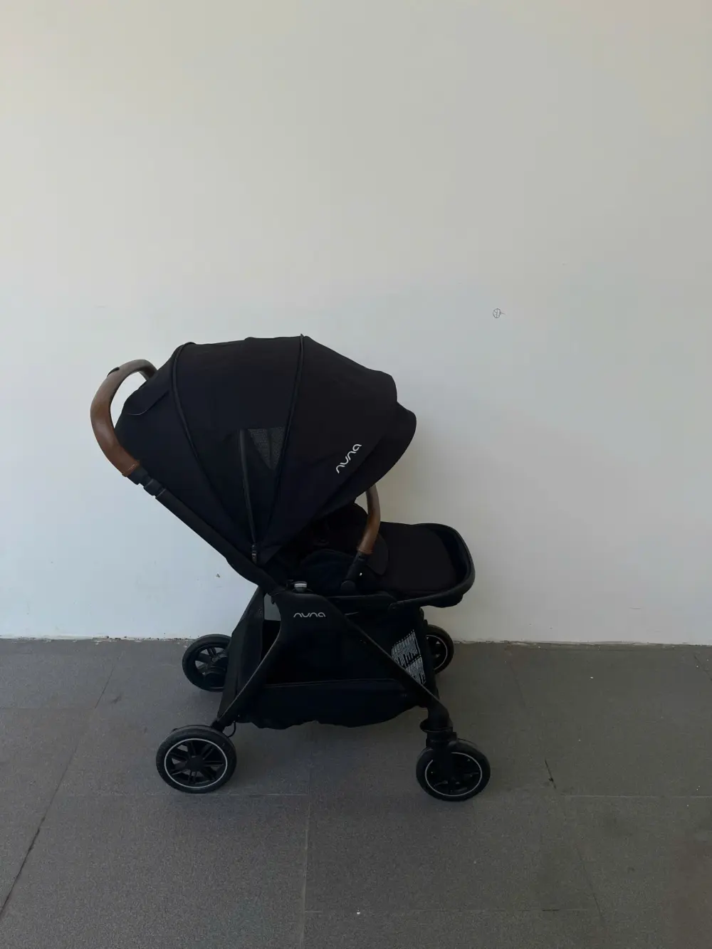 Xe đẩy Nuna triv màu đen khung đen 0-4 tuổi tối đa 22kg - Ảnh 2