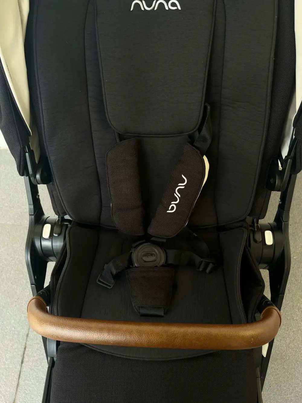 Xe đẩy Nuna triv màu đen khung đen 0-4 tuổi tối đa 22kg - Ảnh 8