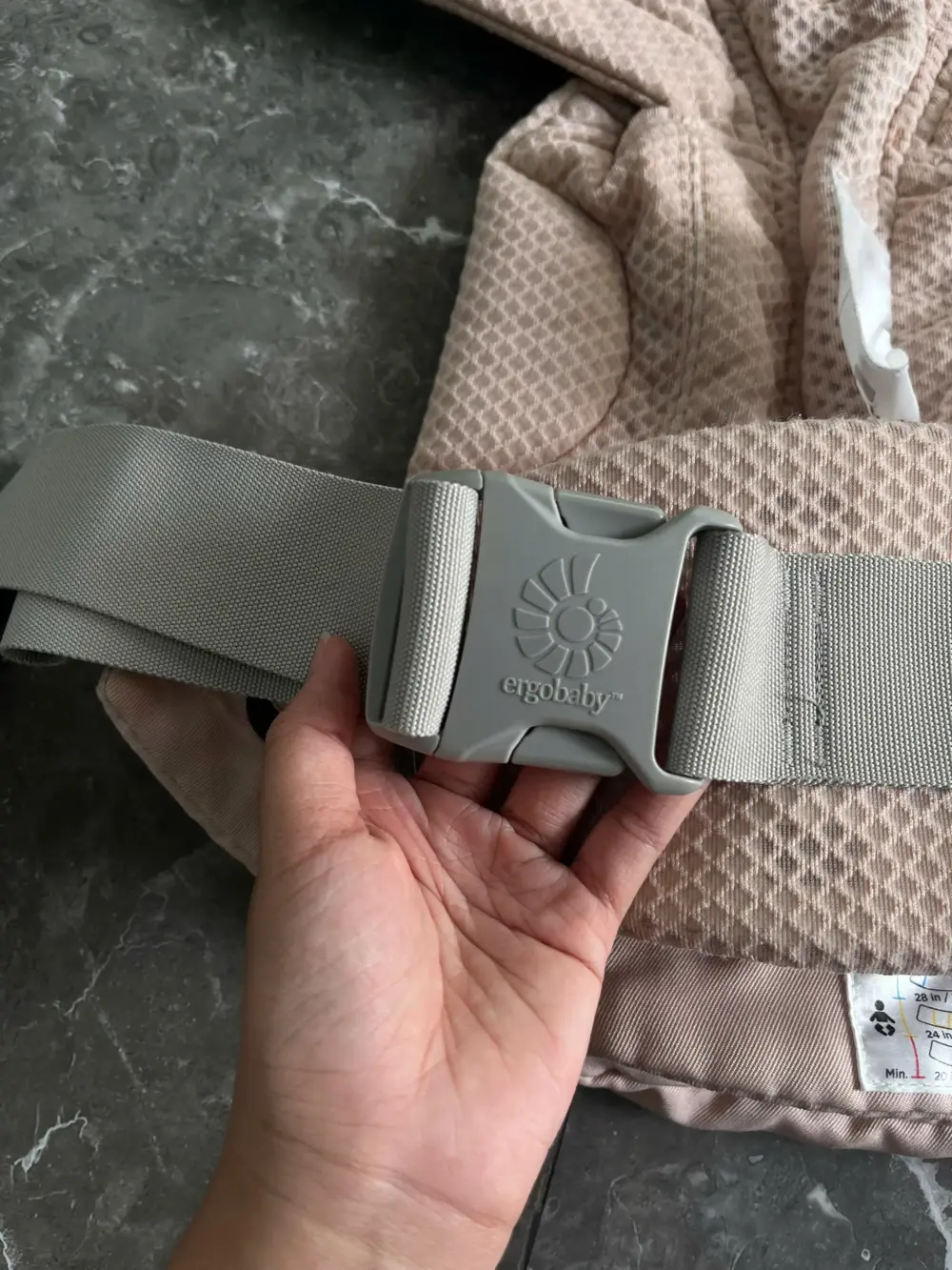 Địu Ergo baby Omni Breeze màu hồng nhạt (còn box) - Ảnh 11