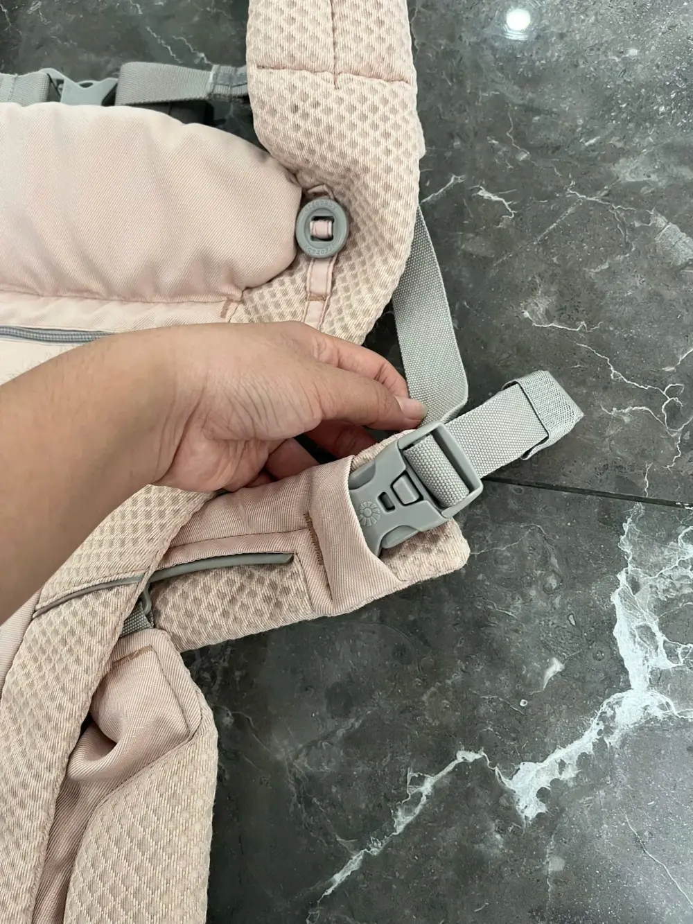 Địu Ergo baby Omni Breeze màu hồng nhạt (còn box) - Ảnh 3