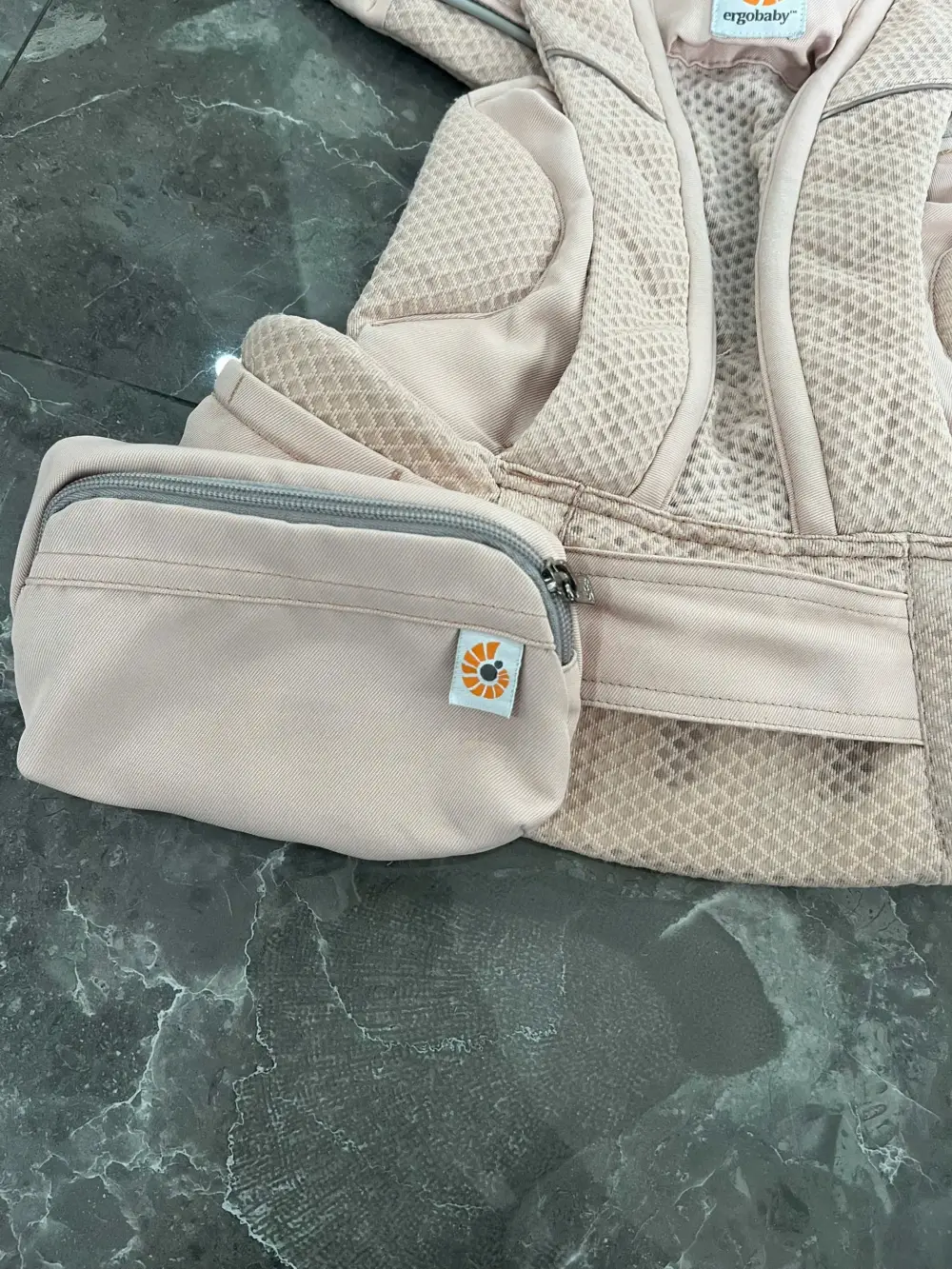 Địu Ergo baby Omni Breeze màu hồng nhạt (còn box) - Ảnh 4