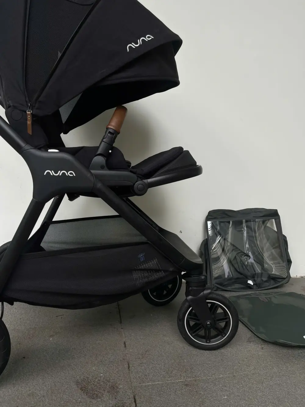Xe đẩy Nuna triv Next màu đen khung đen (tặng kèm áo mưa hãng) - Ảnh 16