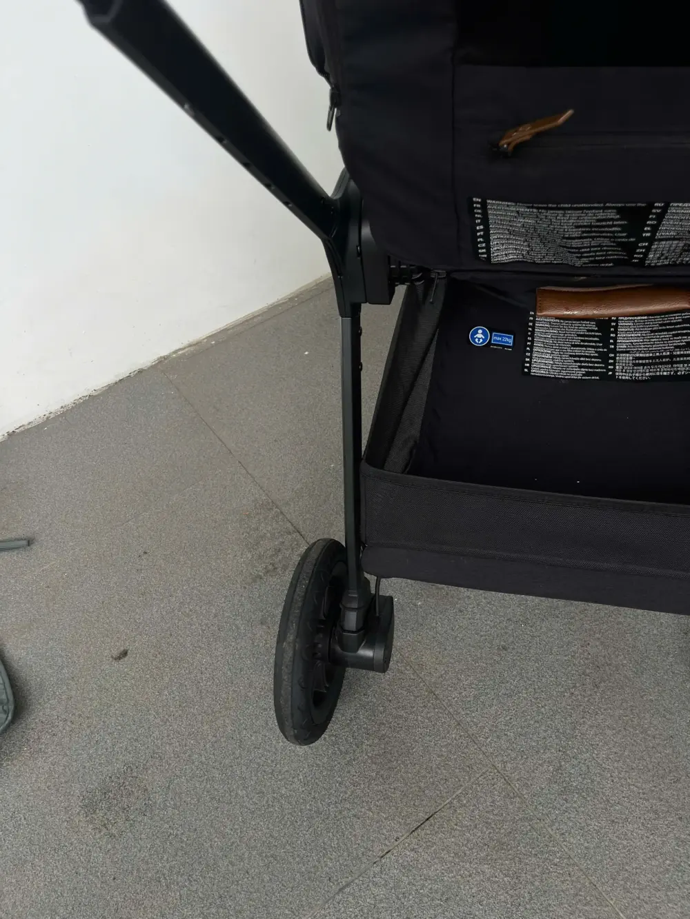 Xe đẩy Nuna triv Next màu đen khung đen (tặng kèm áo mưa hãng) - Ảnh 23