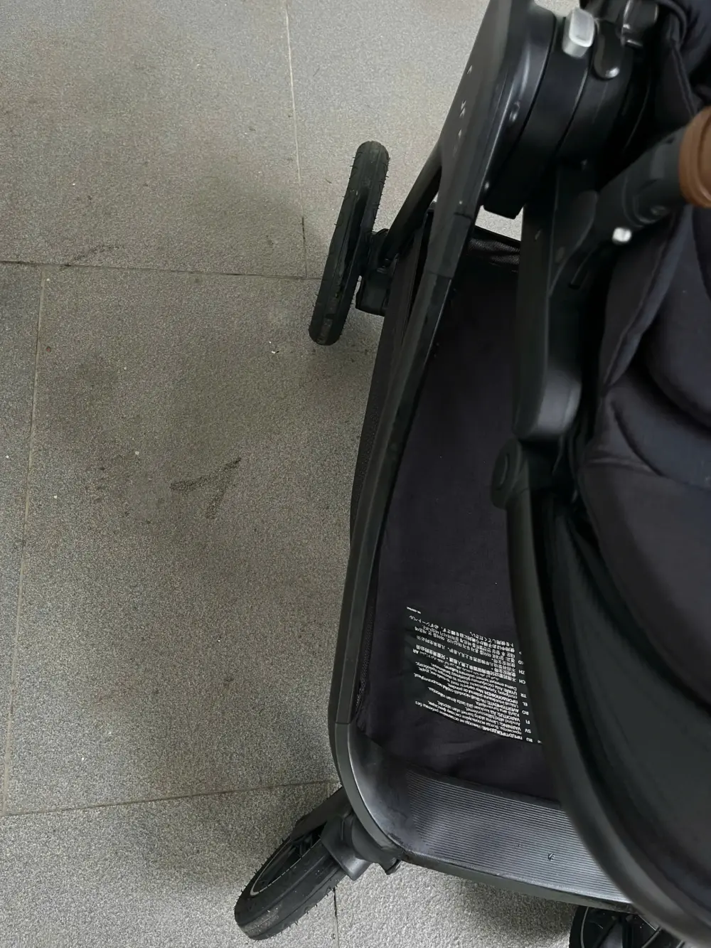 Xe đẩy Nuna triv Next màu đen khung đen (tặng kèm áo mưa hãng) - Ảnh 4