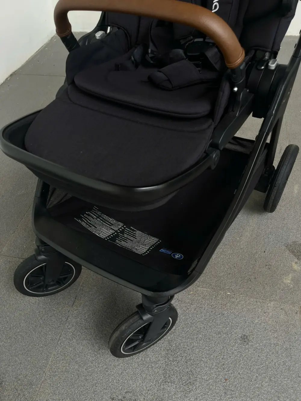 Xe đẩy Nuna triv Next màu đen khung đen (tặng kèm áo mưa hãng) - Ảnh 5