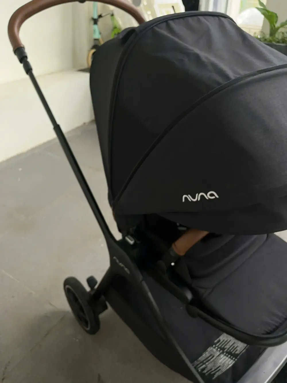 Xe đẩy Nuna triv Next màu đen khung đen (tặng kèm áo mưa hãng) - Ảnh 8