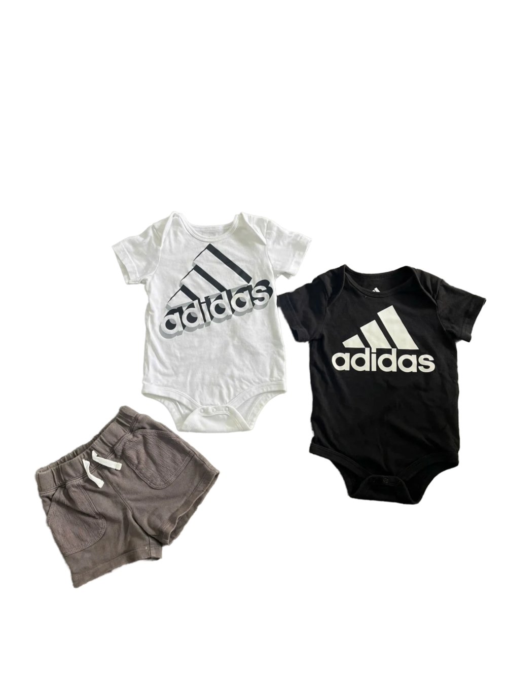 craiyon_091529_image Set 1 bodysuit Adidas (màu đen) & kèm quần Carter’s (9 đến 12 tháng) tặng kèm bodysuit Adidas màu trắng Adidas - Ảnh 1