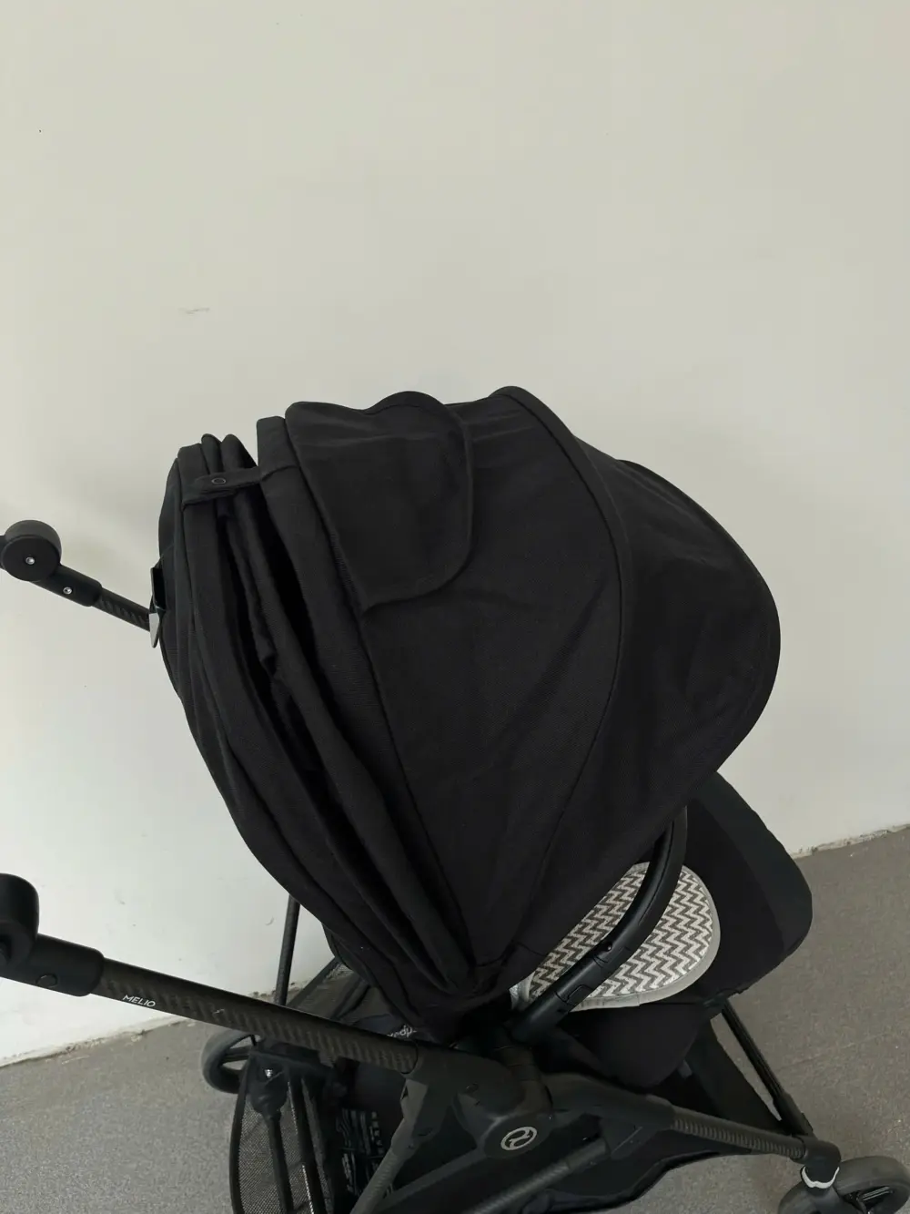 Xe đẩy Cybex Melio carbon màu full đen (tặng kèm đệm lót nằm xe đẩy Kate mesh thoáng mát) - Ảnh 25