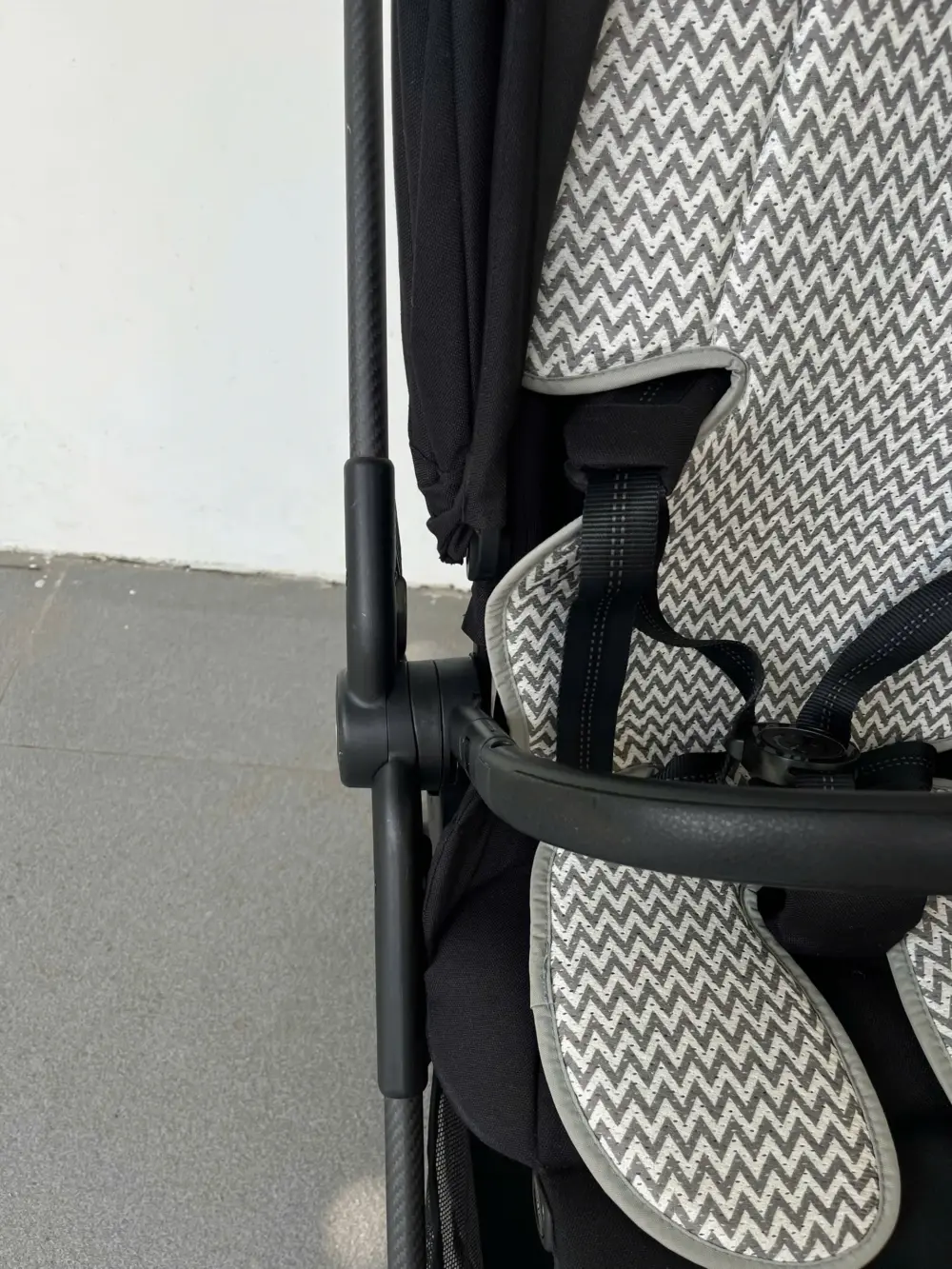 Xe đẩy Cybex Melio carbon màu full đen (tặng kèm đệm lót nằm xe đẩy Kate mesh thoáng mát) - Ảnh 28