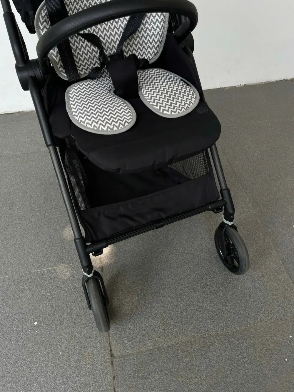 Xe đẩy Cybex Melio carbon màu full đen (tặng kèm đệm lót nằm xe đẩy Kate mesh thoáng mát) - Ảnh 31