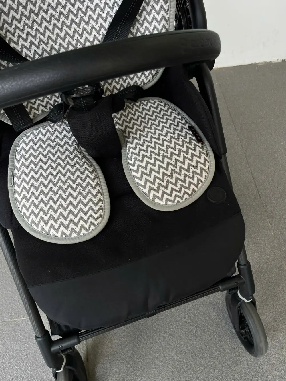 Xe đẩy Cybex Melio carbon màu full đen (tặng kèm đệm lót nằm xe đẩy Kate mesh thoáng mát) - Ảnh 32