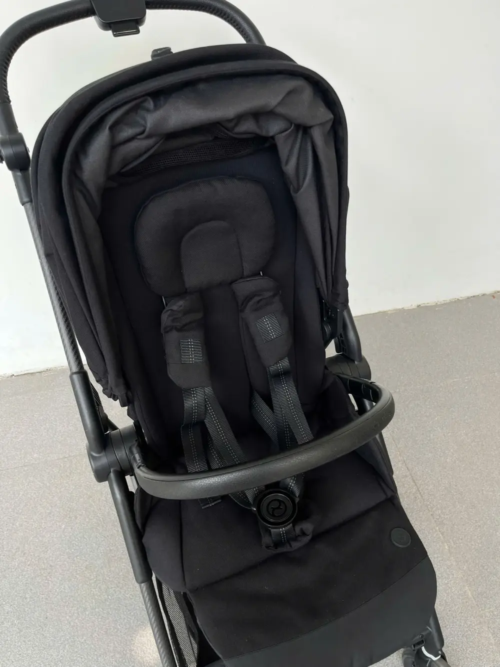 Xe đẩy Cybex Melio carbon màu full đen (tặng kèm đệm lót nằm xe đẩy Kate mesh thoáng mát) - Ảnh 36