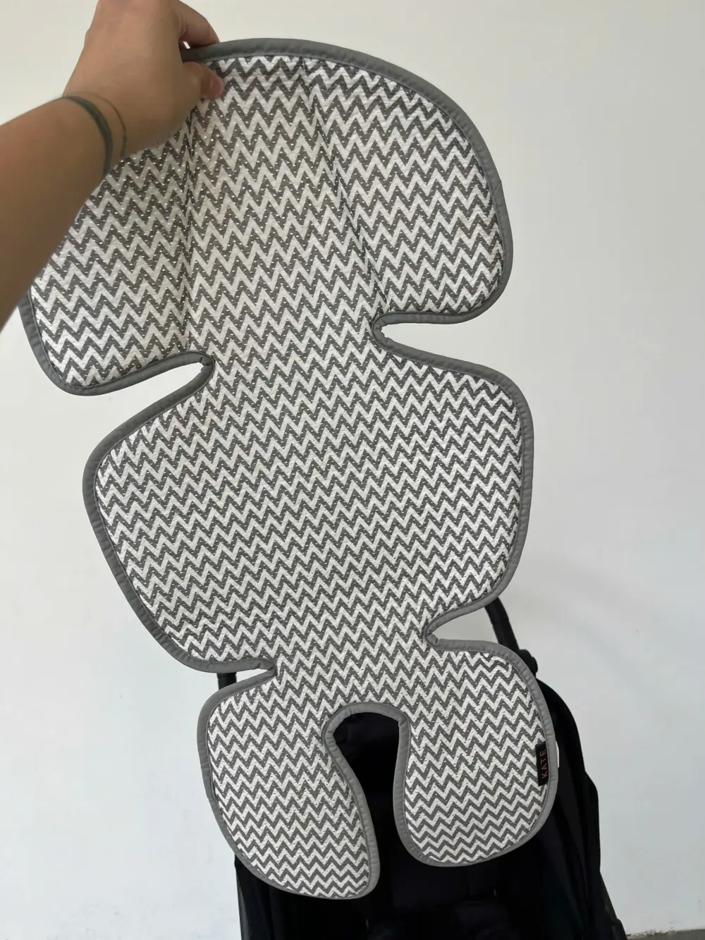 Xe đẩy Cybex Melio carbon màu full đen (tặng kèm đệm lót nằm xe đẩy Kate mesh thoáng mát) - Ảnh 3