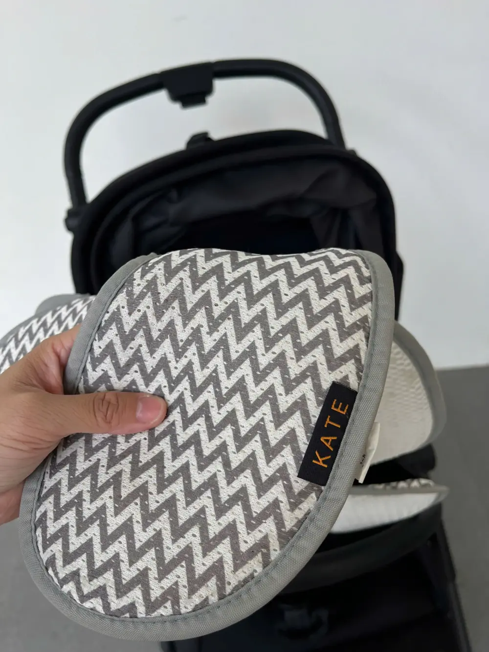 Xe đẩy Cybex Melio carbon màu full đen (tặng kèm đệm lót nằm xe đẩy Kate mesh thoáng mát) - Ảnh 4