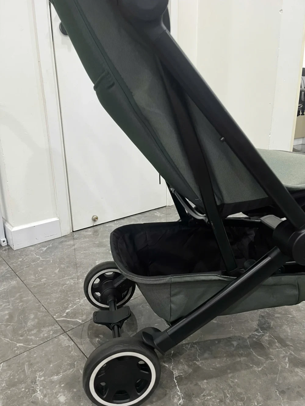 Xe đẩy Joolz Aer màu Olive khung đen (tặng kèm cup holder Joolz & dustbag bảo vệ xe) - Ảnh 44