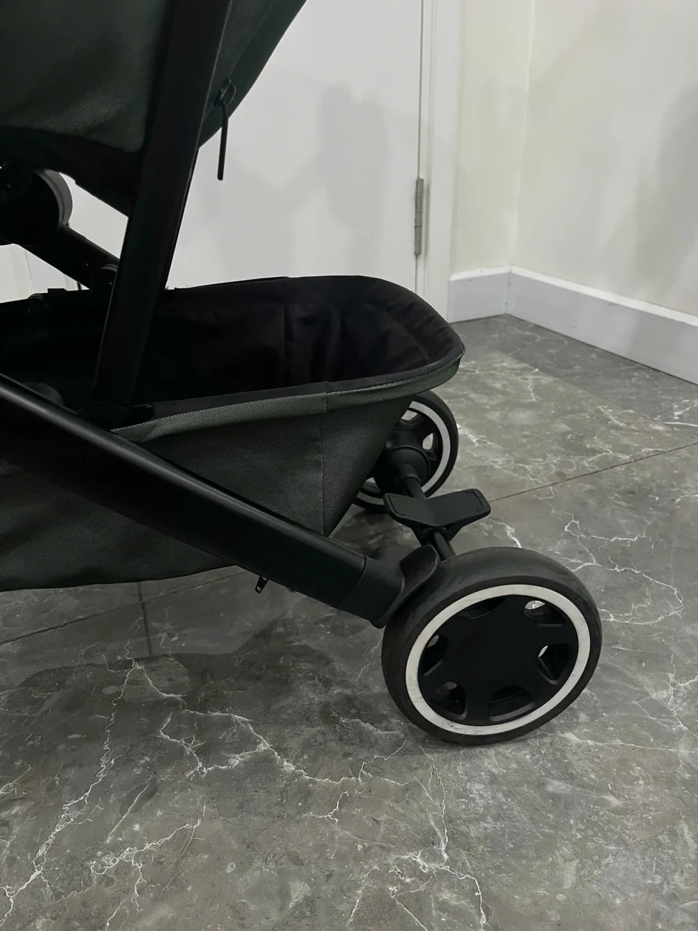 Xe đẩy Joolz Aer màu Olive khung đen (tặng kèm cup holder Joolz & dustbag bảo vệ xe) - Ảnh 20