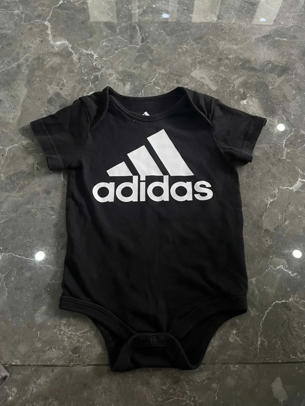 Set 1 bodysuit Adidas (màu đen) & kèm quần Carter’s (9 đến 12 tháng) tặng kèm bodysuit Adidas màu trắng Adidas - Ảnh 11