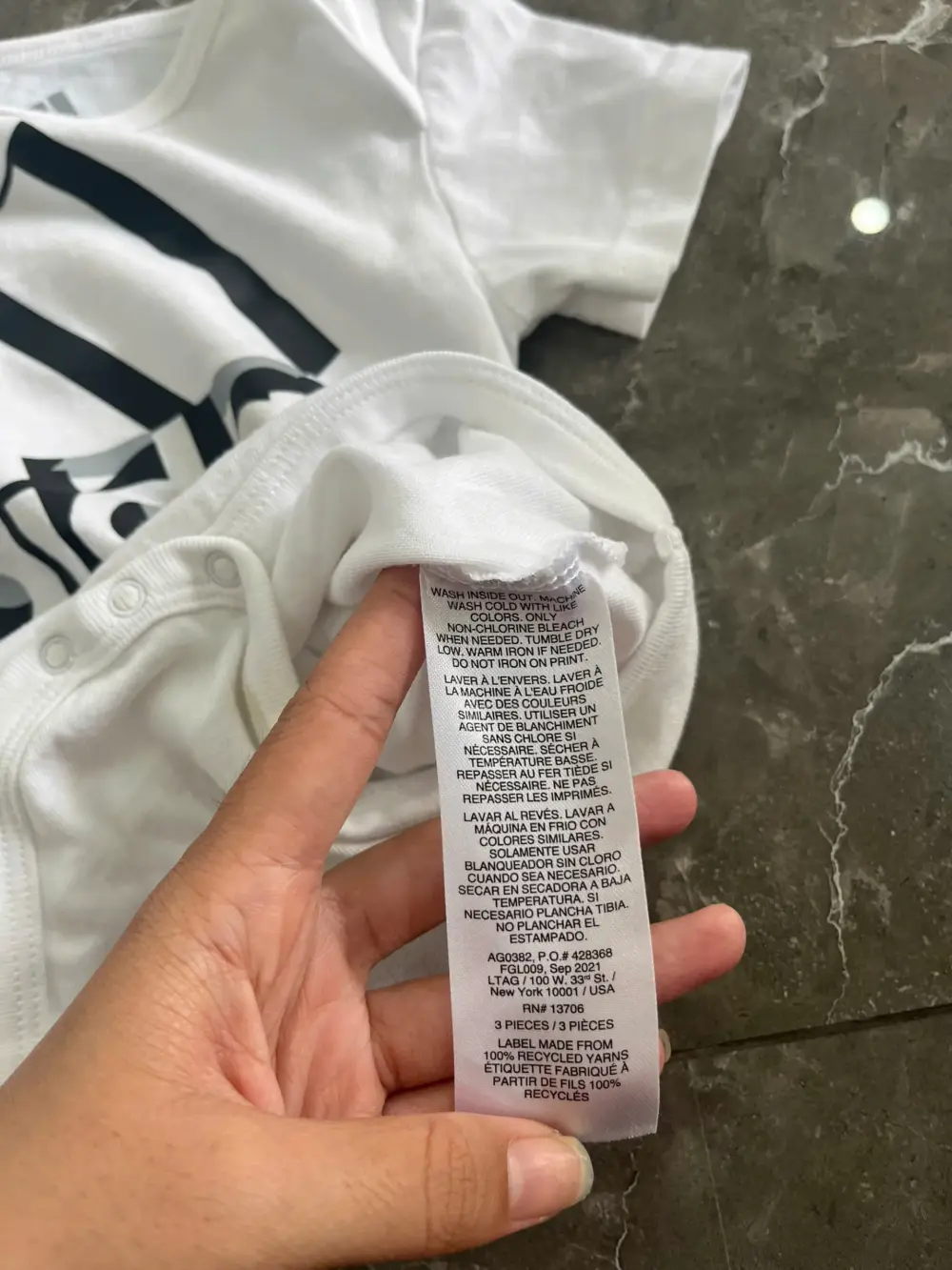 Set 1 bodysuit Adidas (màu đen) & kèm quần Carter’s (9 đến 12 tháng) tặng kèm bodysuit Adidas màu trắng Adidas - Ảnh 13