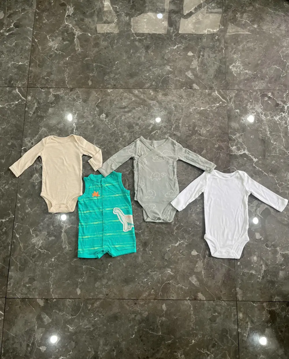 Set 4 bộ bodysuit Carter’s (3 đến 6 tháng)Carter’s - Ảnh 11