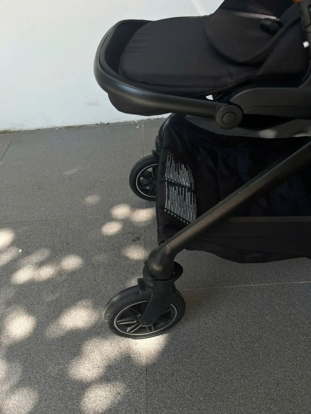 Xe đẩy Nuna triv (màu đen khung đen) 0-4 tuổi tối đa 22kg - Ảnh 2