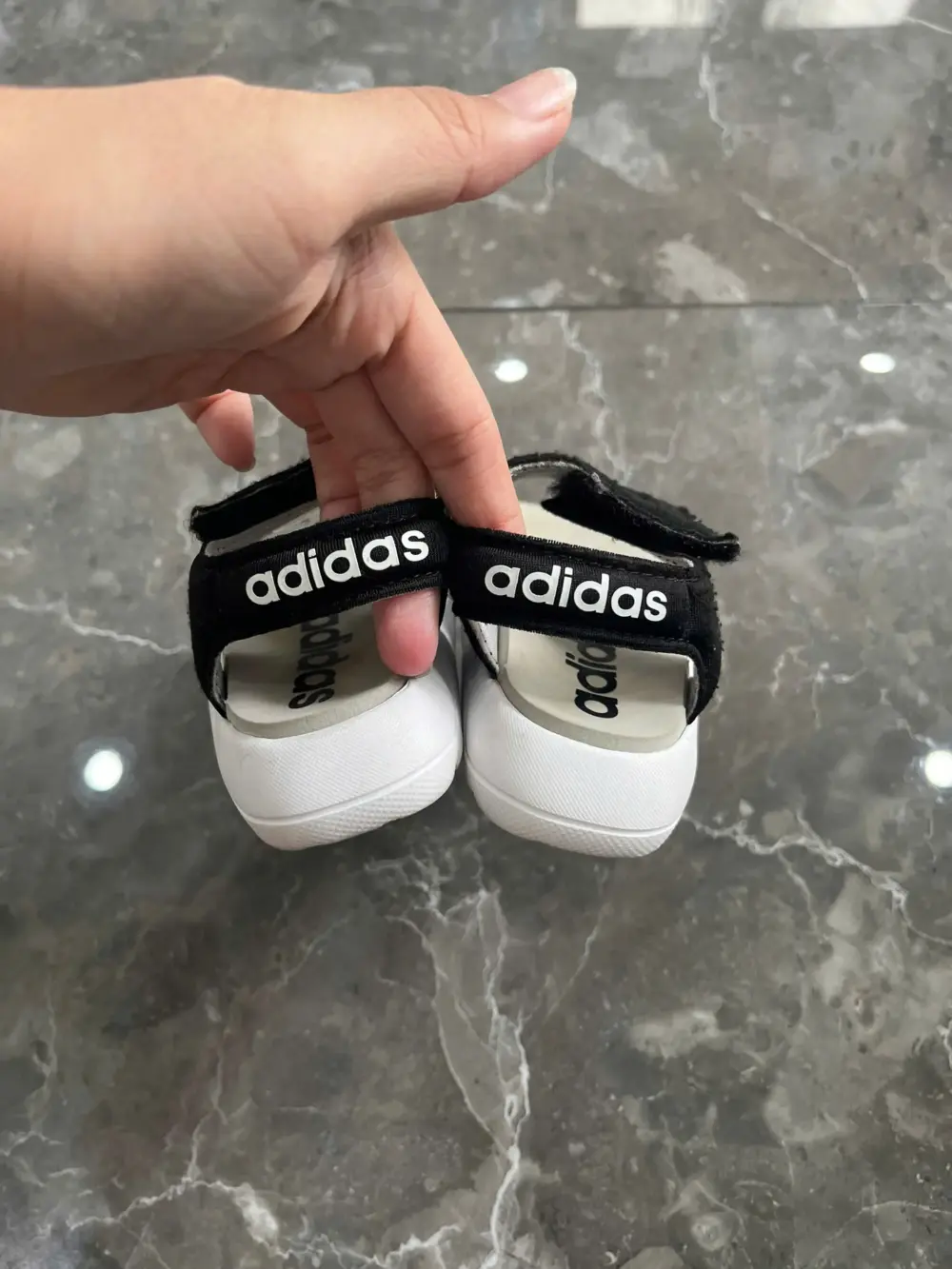 Giày sandal Adidas Comfort màu đen trắng (size 10.5cm)Adidas - Ảnh 3