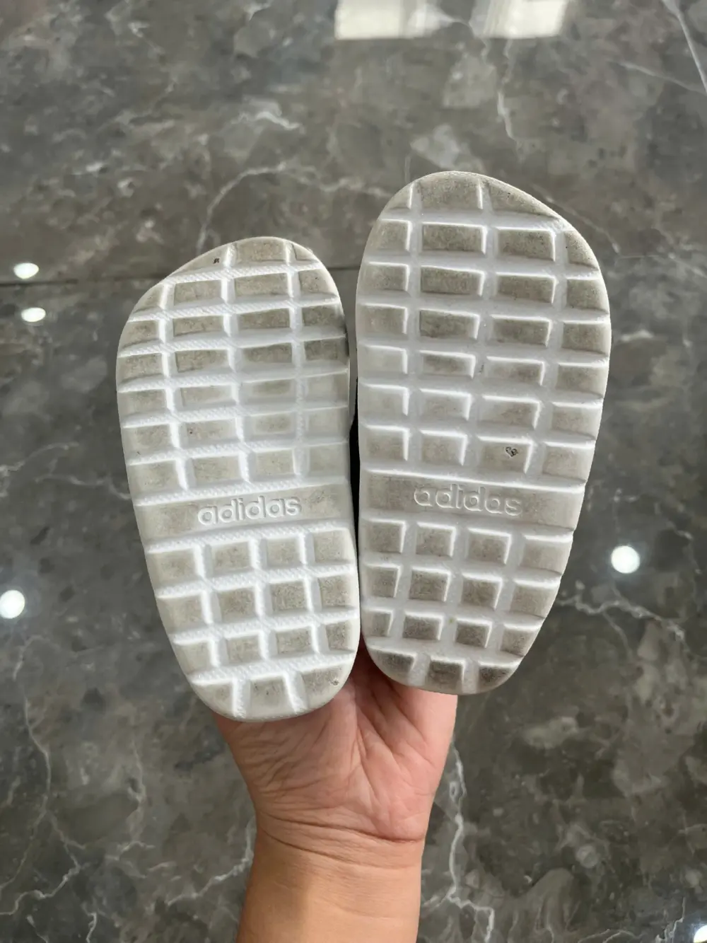 Giày sandal Adidas Comfort màu đen trắng (size 10.5cm)Adidas - Ảnh 4