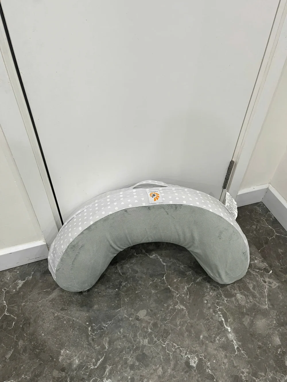 Gối cho bé bú Ergobaby Pillow Moonlight Grey - Ảnh 7