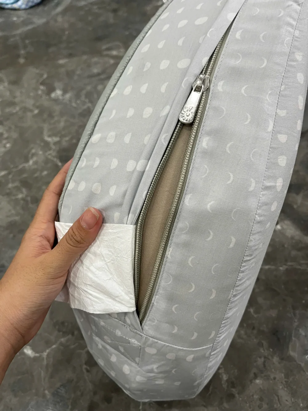 Gối cho bé bú Ergobaby Pillow Moonlight Grey - Ảnh 8